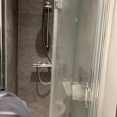 Private Near & Centre With Self Check-in And Free Wifi Homestay
