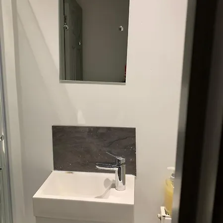Private Near & Centre With Self Check-in And Free Wifi *
