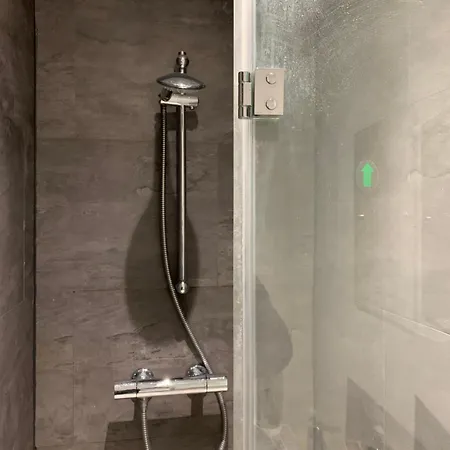 Homestay Private Near & Centre With Self Check-in And Free Wifi